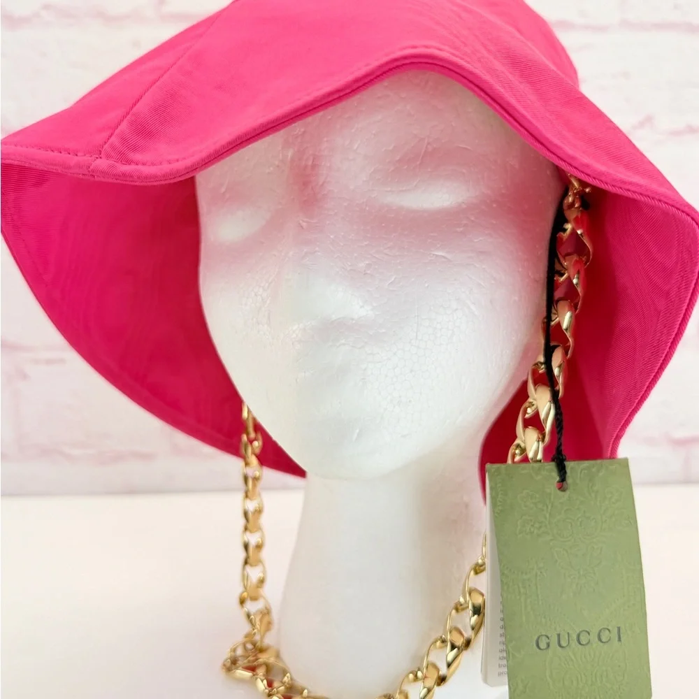 Gucci Pink Elevation Clock Bucket Chain Hat M NWT